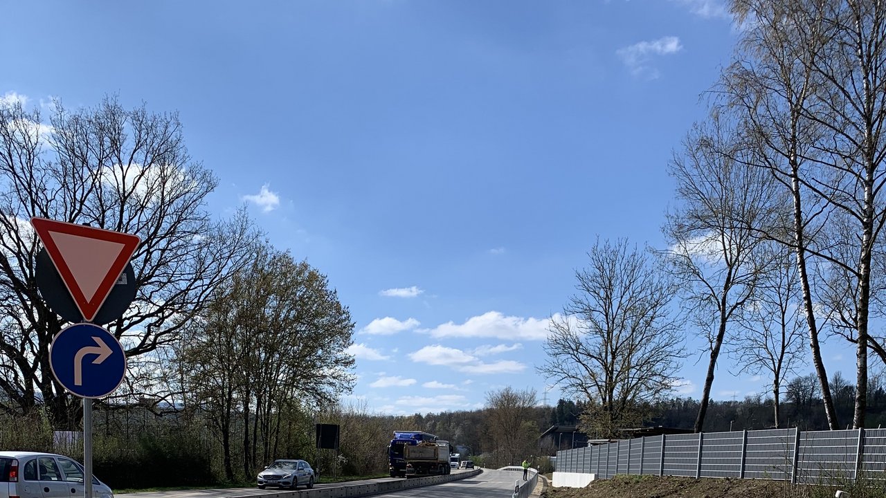 Einfädelungsstreifen auf der B 312 an der Anschlussstelle der L 374 bei Riederich Blickrichtung Reutlingen