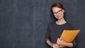 Lehrerin vor Tafel Lehrerin vor Tafel