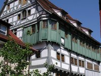 Stadtbücherei "Großes Haus" Blaubeuren - Fachwerkgebäude von aussen