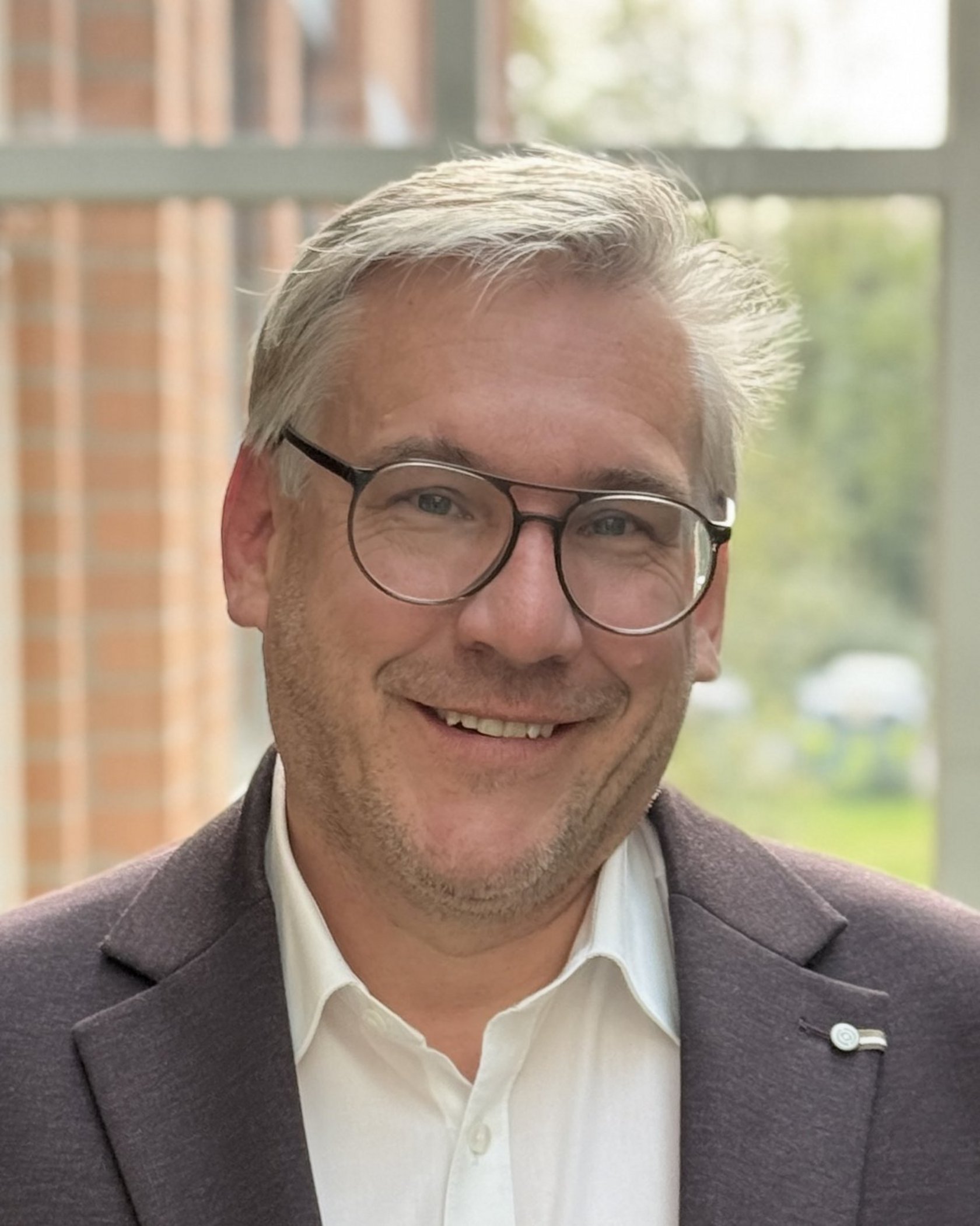 Der Leiter der Abteilung Schule und Bildung, Dr. Werner Nagel, lächelt in die Kamera.