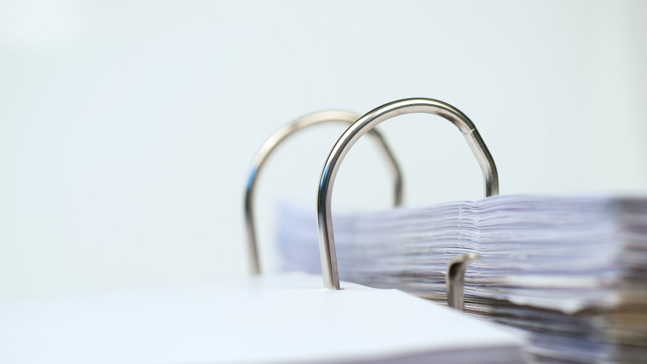 Ordner mit Schriftstücken
