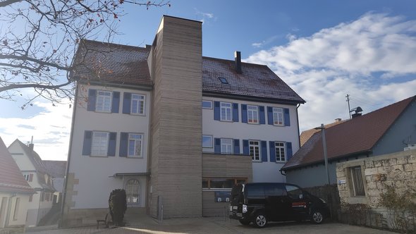 Nehren, Rathaus_mit_Aufzugsturm