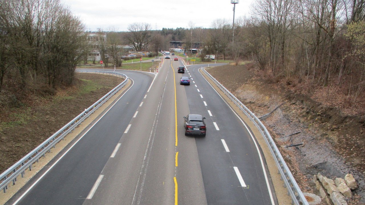 Einfädelungsstreifen auf der B 312 an der Anschlussstelle der L 374 bei Riederich 