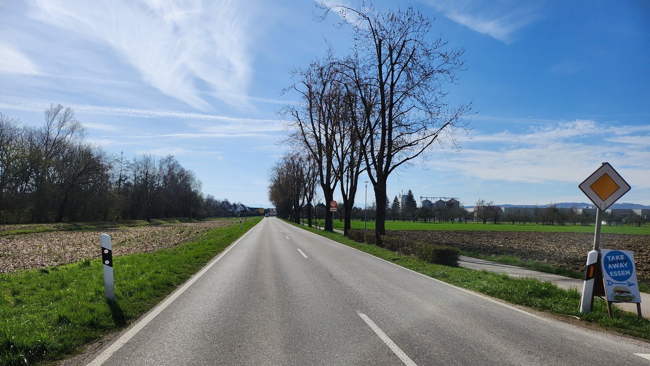Das Foto zeigt das Wasserschutzgebiet Neufrach an der L 205