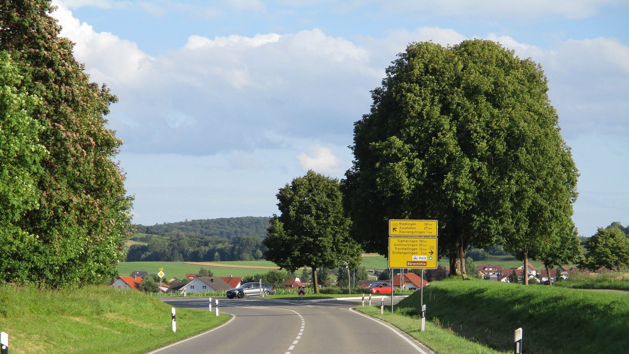 Blick auf die B 312 zwischen dem Kreisverkehr Traifelberg und der Einmünd B 313