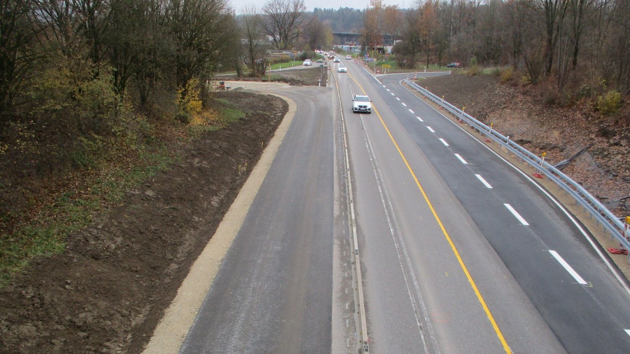 Da Bild zeigt den Einfädelungsstreifen auf der B 312 an der Anschlussstelle der L 374 bei Riederich