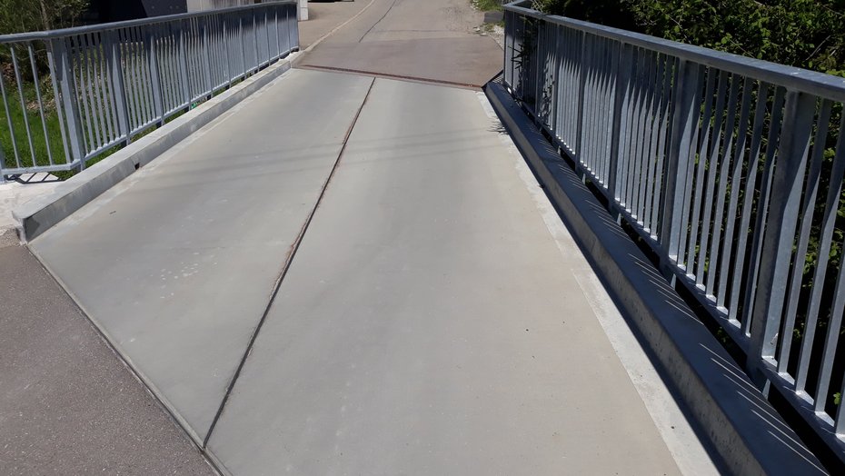 Textilbetonbrücke in Albstadt-Pfeffingen Textilbetonbrücke in Albstadt-Pfeffingen mit Geländer rechts und links