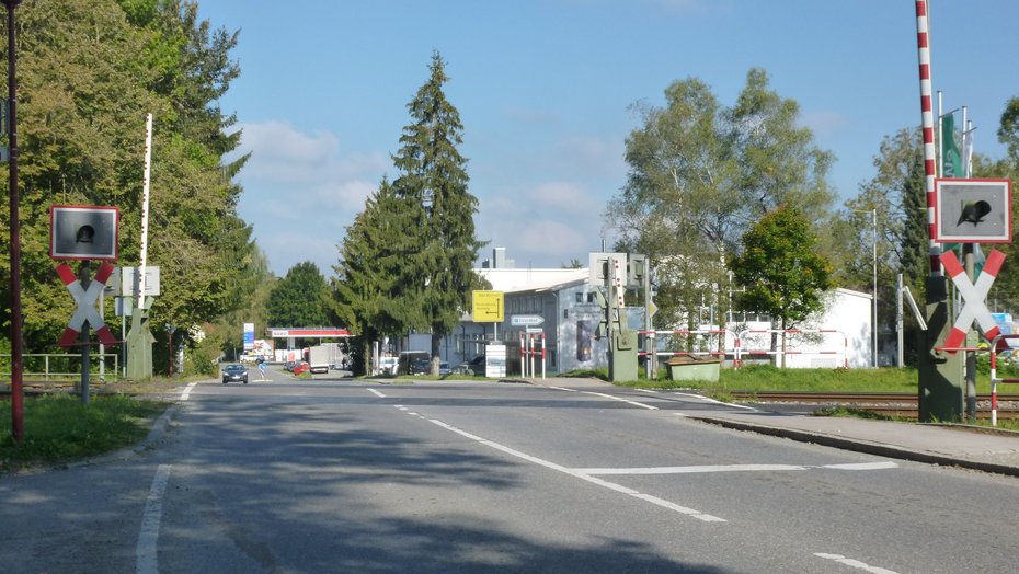 Blick auf den Bahnübergang in Richtung Norden Bahnübergang