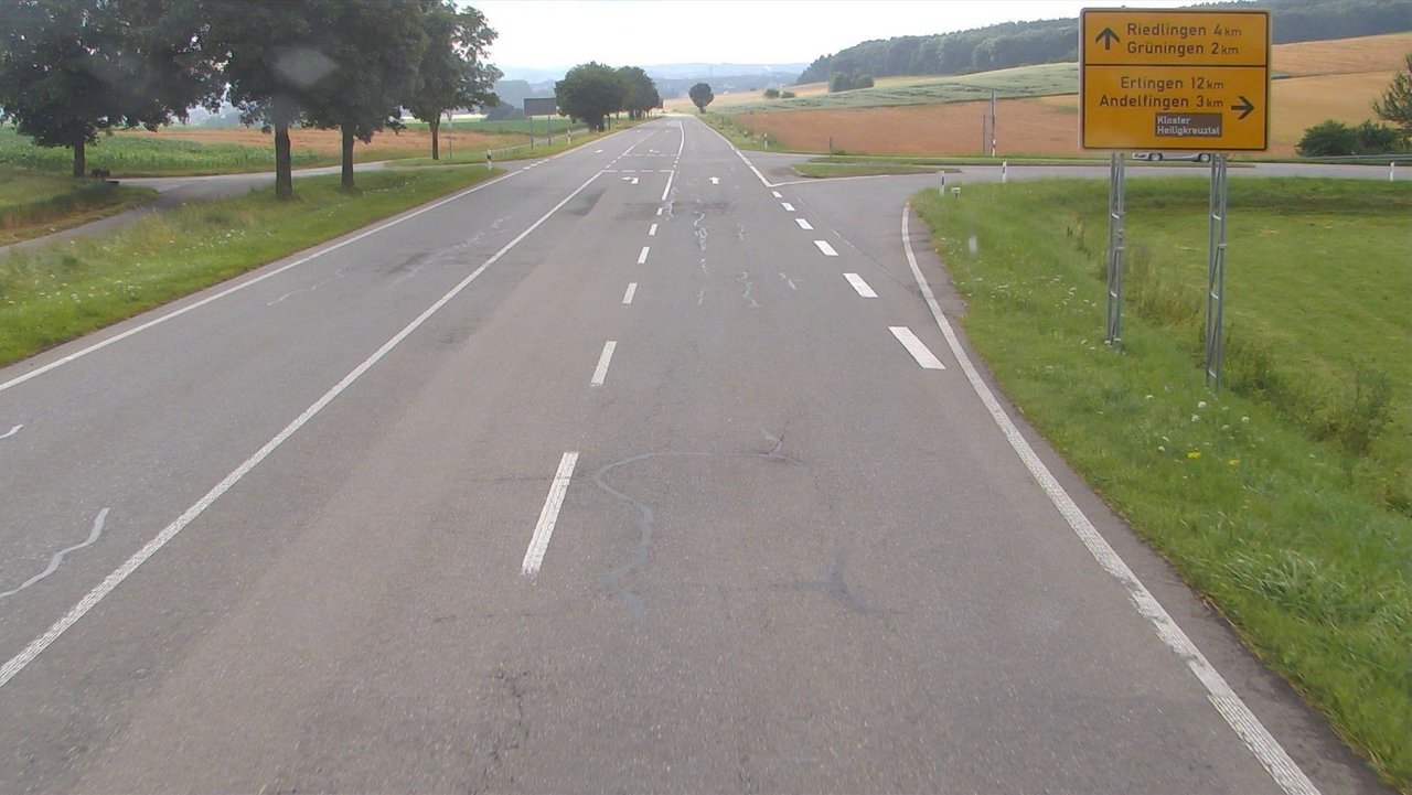 Das Foto zeigt die L 275 Richtung Riedlingen