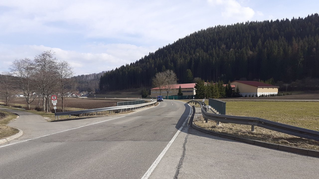 Blick auf die L 385 zwischen Melchingen und Stetten unter Holstein