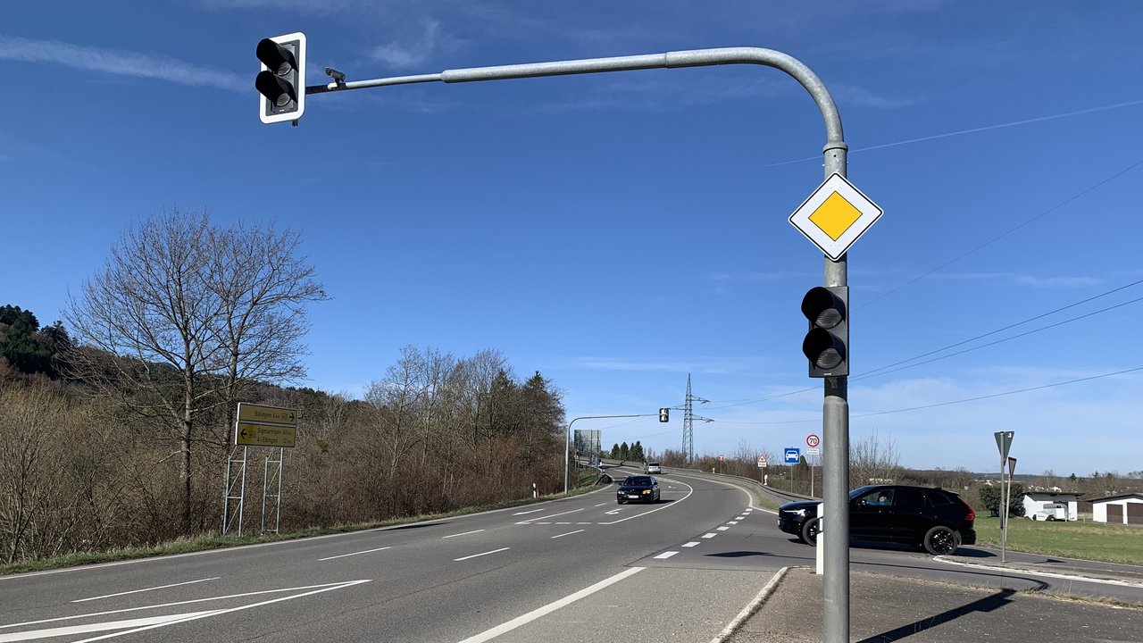 Das Bild zeigt das Monitoringsystem am Ortsausgang Dürrwangen.