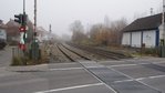 Verkehrliche Situation am Bahnübergang Man sieht einen Bahnübergang