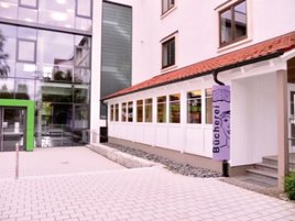 Modernes Gebäude der Gemeindebücherei Neue Schule Kirchdorf/Iller