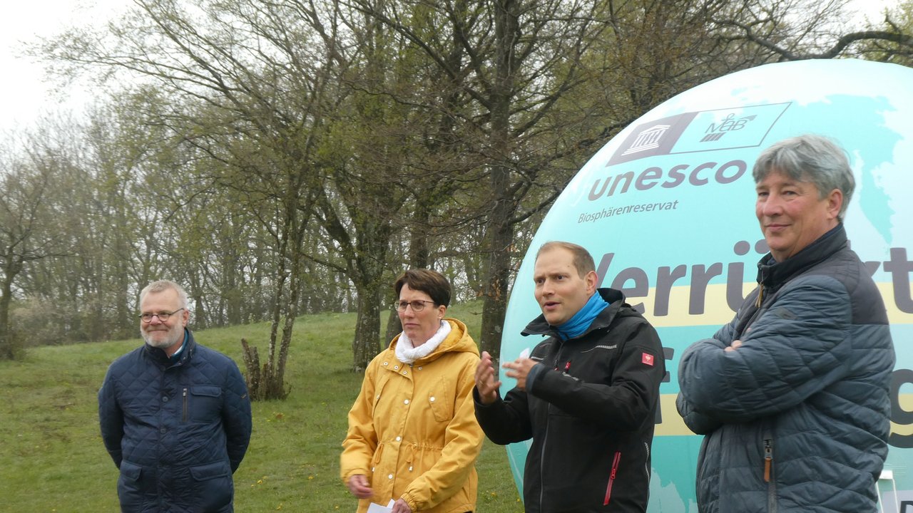 Man sieht auf dem Bild Dietmar Enkel, Marion Leuze-Mohr, Marcel Musolf und Achim Nagel bei der Auftaktveranstaltung Verrückt auf Morgen