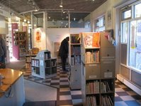 Eingangsbereich mit "Markt" der Gemeindebücherei Lichtenstein