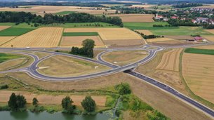 Anschlussstelle der B 311 bei Oberdischingen Die Anschlussstelle der B 311 bei Oberdischingen aus der Luft