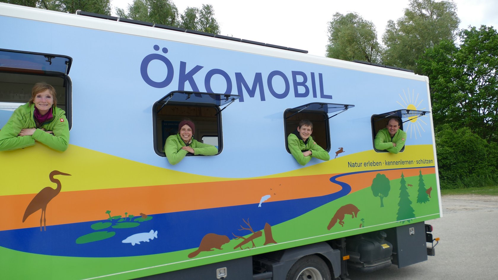 Auf dem Bild ist das Team des Ökomobils abgebildet.