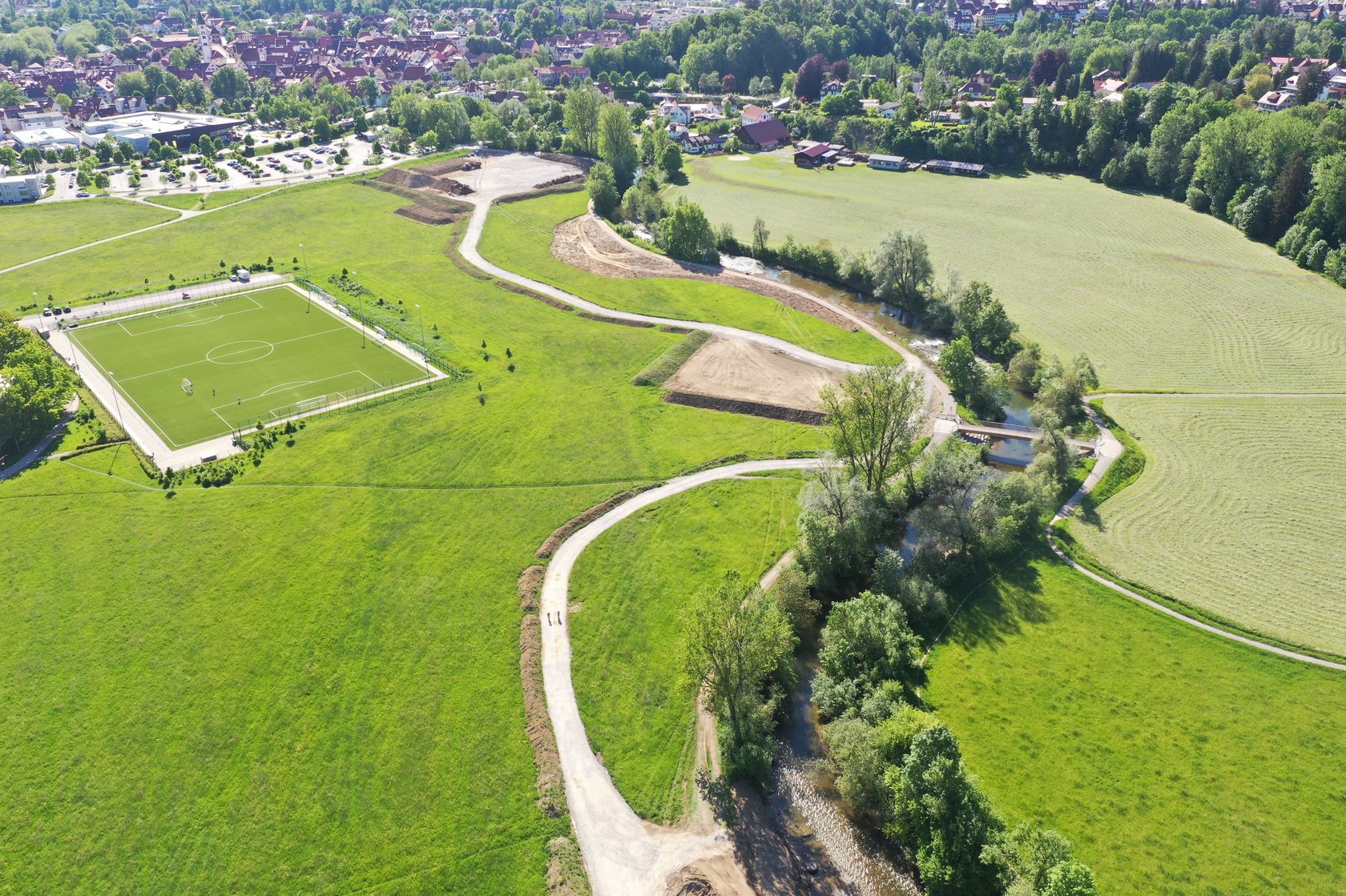 Blick auf den Fluass Argen, der sich durch das Tal schlängelt