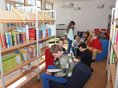 Stadtbücherei Mengen - Zweigstelle Ablachschule Schulkinder in der nicht-öffentlichen Zweigstelle Schulbücherei Ablachschule (Grundschule)