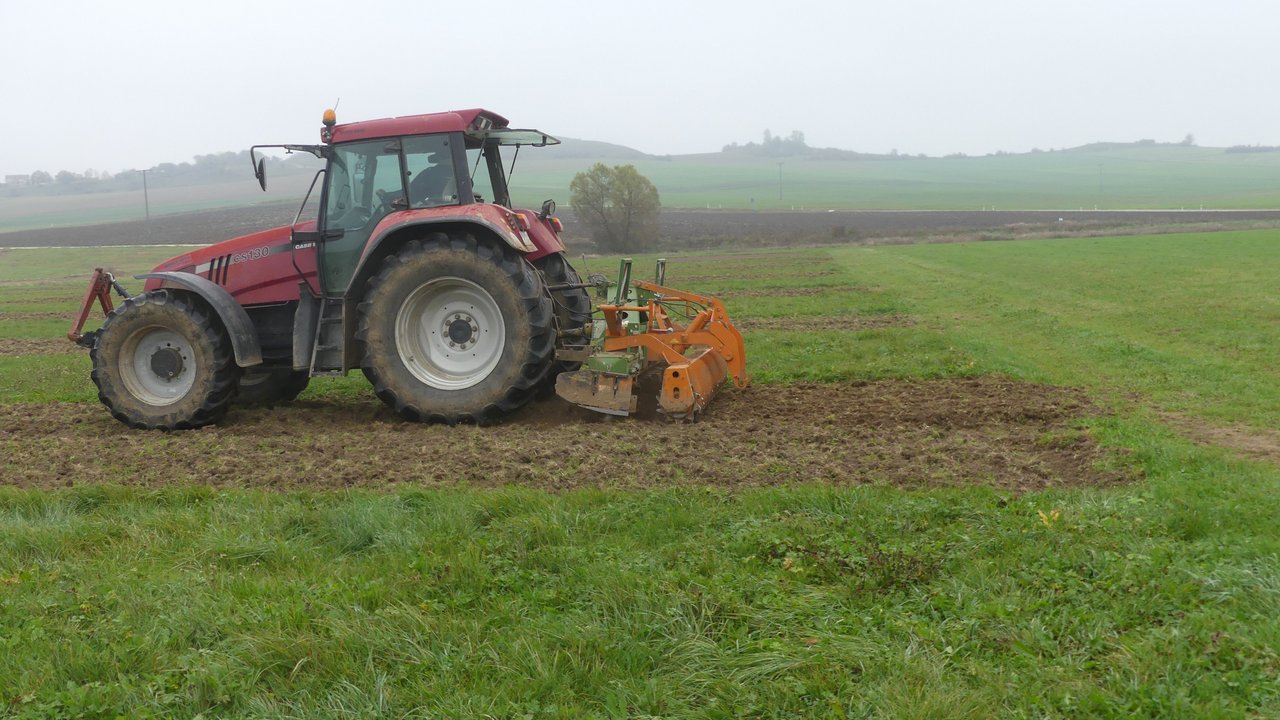 Schlepper mit Kreiselegge